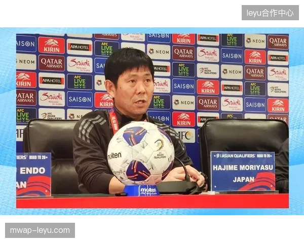 森保一利用主场之利演练控球战术，日本队通过高控球率消耗冰岛队防守体能寻获胜机